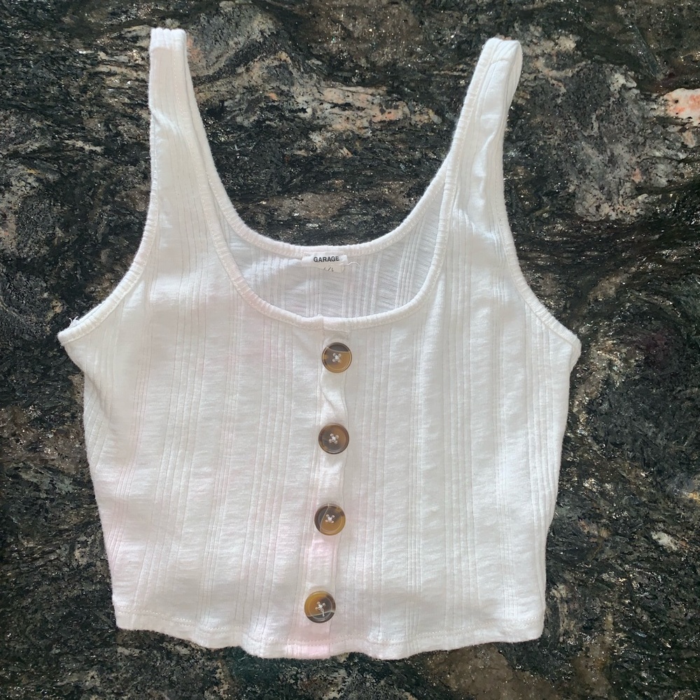 button front cropped tank ✨